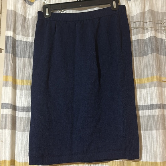 St. John’s navy blue skirt - Picture 3 of 3